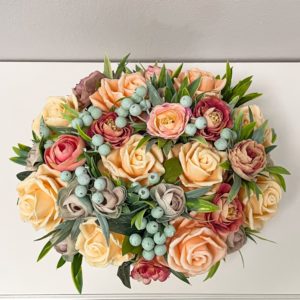 mýdlové květiny v dřevěné krabičce